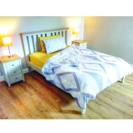 Ardess Number 25 Self Catering Apartments Ederney מראה חיצוני תמונה