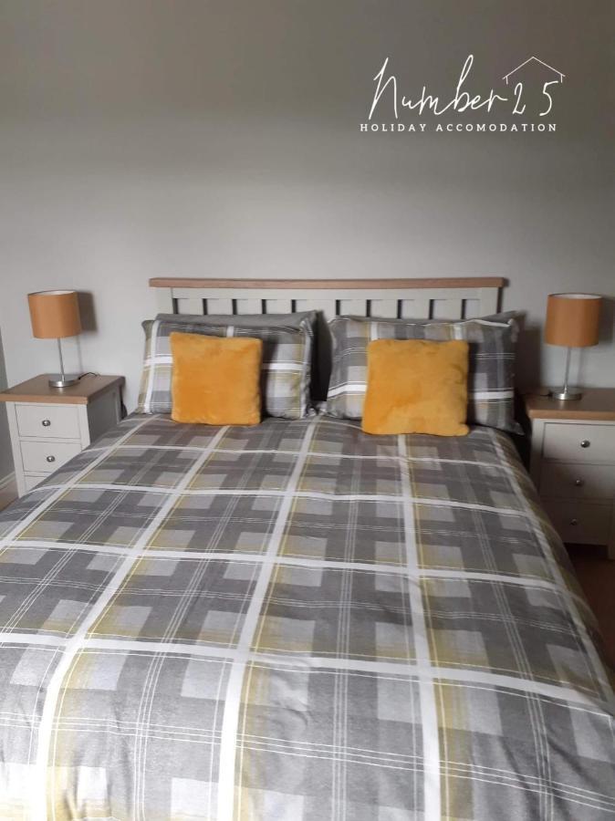 Ardess Number 25 Self Catering Apartments Ederney מראה חיצוני תמונה
