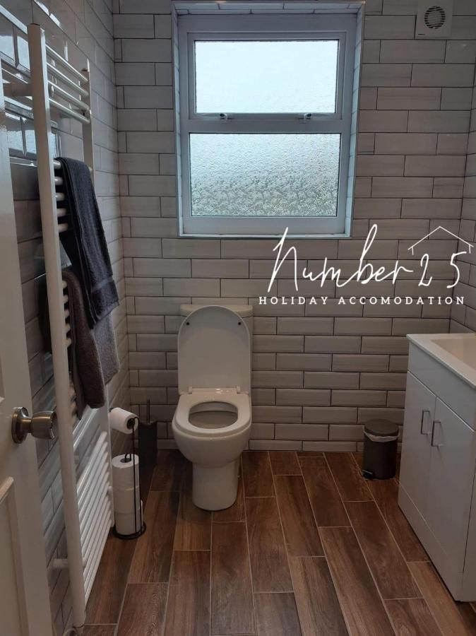 Ardess Number 25 Self Catering Apartments Ederney מראה חיצוני תמונה