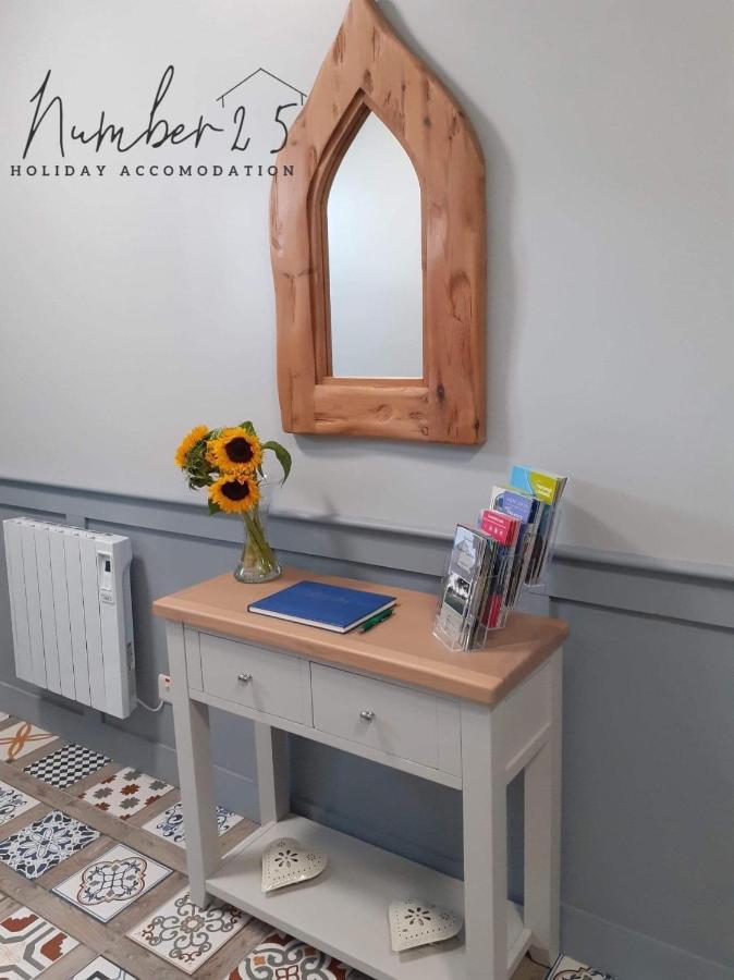 Ardess Number 25 Self Catering Apartments Ederney מראה חיצוני תמונה