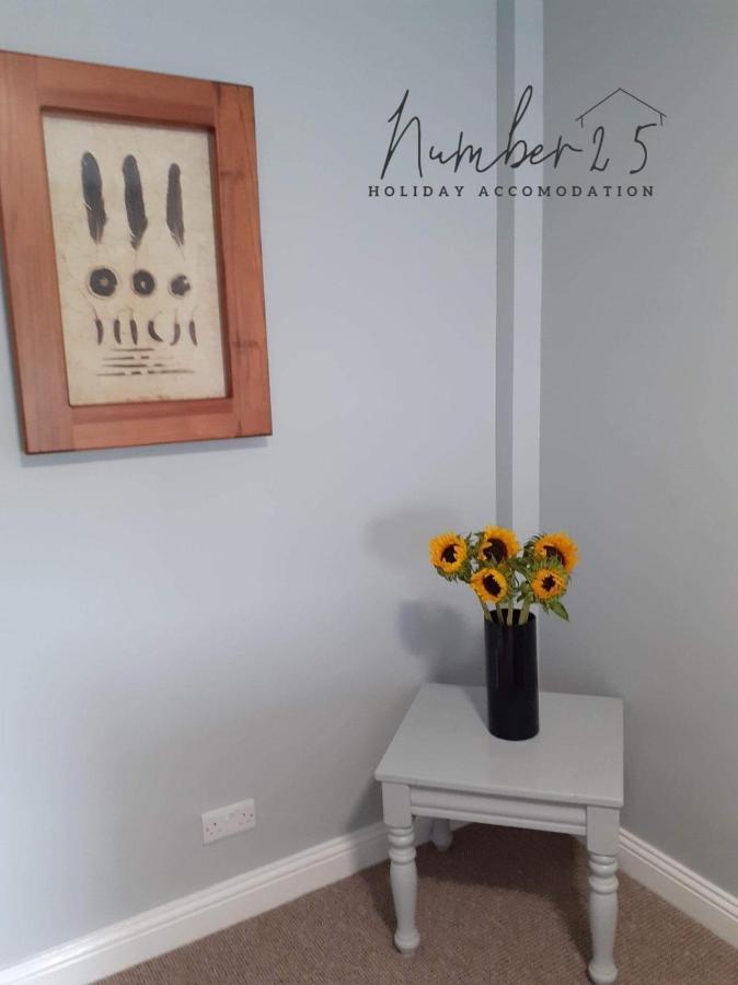 Ardess Number 25 Self Catering Apartments Ederney מראה חיצוני תמונה
