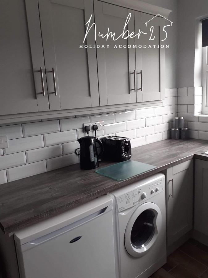 Ardess Number 25 Self Catering Apartments Ederney מראה חיצוני תמונה