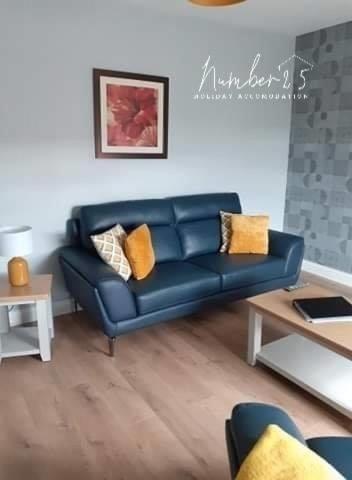 Ardess Number 25 Self Catering Apartments Ederney מראה חיצוני תמונה