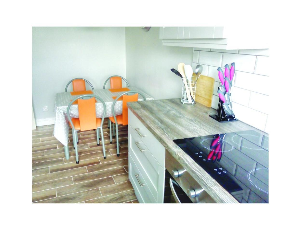 Ardess Number 25 Self Catering Apartments Ederney מראה חיצוני תמונה